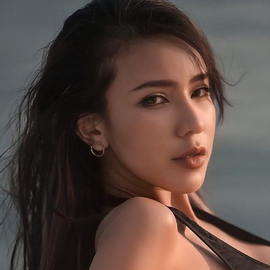 Meet Singaporean Women